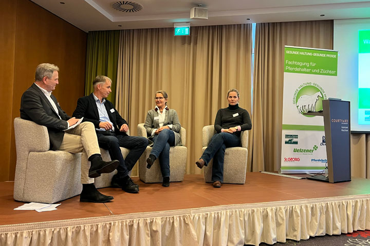 Dr. Werner Schade, Torsten Hinrichs, Kathrin Schulte Uemmingen, Anna Bröcker (v.l.n.r.)